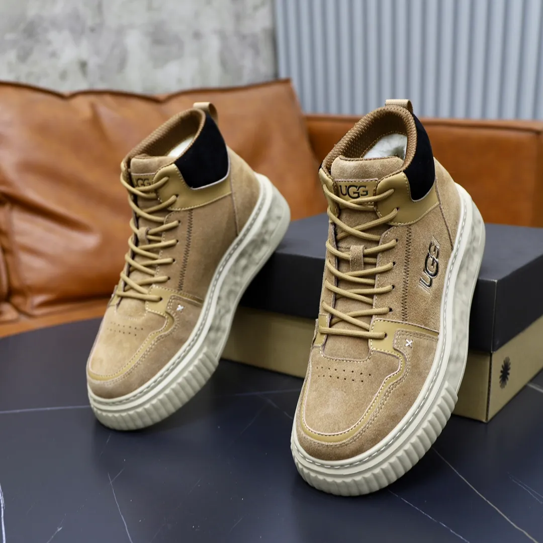 Ex-factory price: 620💰Thick wool imported from Australia Brand: UGG genuine purchase Size: 39-44 Grade: Official website 1:1 Material: First layer of genuine leather waterproof and antifreeze upper Real wool lining Original non-slip soft wear-resistant outsole Style category: Men's casual shoes Trendy style Comfortable on the feet Color: Official website color synchronization